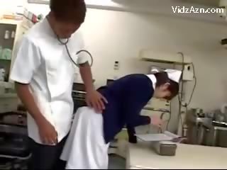 Şepagat uýasy getting her amjagaz rubbed by saglyk person and 2 nurses at the surgery