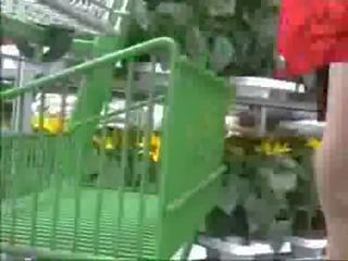Bista mula sa ilalim ng palda without panloob pagkinang puwit at puke labas 3