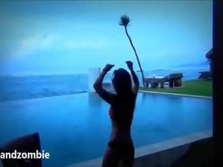 러시아의 대중적인 젊은 여자 그룹 serebro 에 inviting outfits 과 섹시한 엉덩이