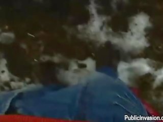 Сором’язлива білявка дає хороший мінет до хардкор для дорослих фільм