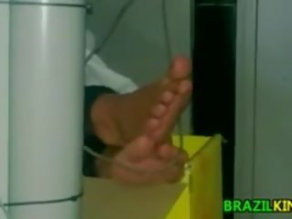 Щирий піддається бразилійка ніжки checked з