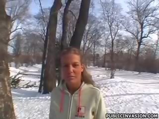 Mapaglaro kaaya-aya bata babae supsupin malaki titi