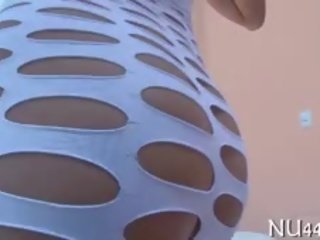 Nglengo gal plays with rod previous to pangrasa it in cunt