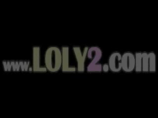 金发 女人 指法 上 皮革 沙发