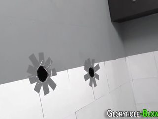 孩兒 吸 在 光榮洞裡