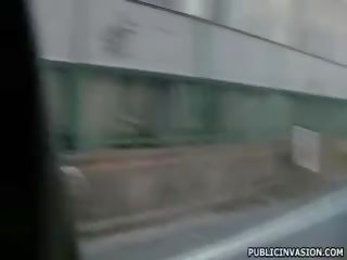 멋진 어두운 머리 아시아의 여신 짜증 손잡이 에 공공의