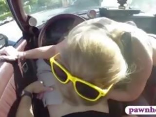 Dar başlangyç blond jyrky flashes and nailed at the pawnshop
