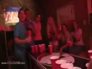 전문 대학 그룹 섹스 sexing 에 그만큼 파티