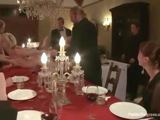 Velika captivating bejbe seksi helpers zajebal