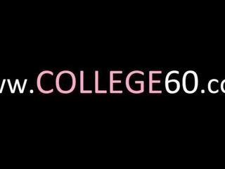 3 女子学生 待っています 上の クソ ととも​​に ピーター