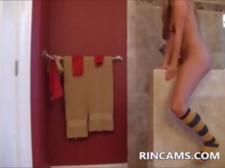 Mahasiswa undresses herself on rap music