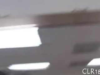 큰 흥분한 여성 회 자매