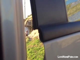 Voluptuous bikini ýaşlar jemagat öňünde pov agzyňa almak
