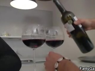 Kyprý kuřátko svádí a stripling s a gf