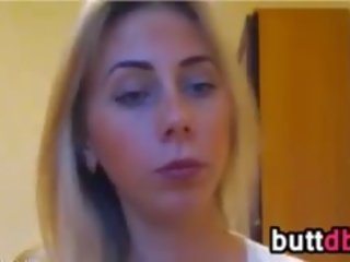 Привабливий білявка справи анал з a фалоімітатор