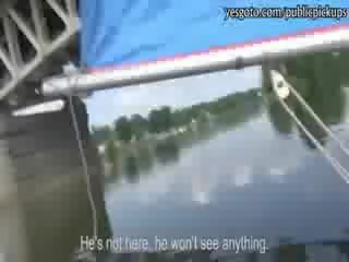Nezbedný svůdnice kočička nadívaný a kouření na loď pro hotovost