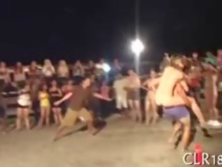 이들 enchanting 소녀 사랑 에 핥기 모든 드롭 의 따뜻한 정액