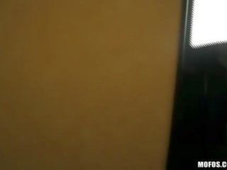 巨大な おっぱい 秘書 ファック で 公共