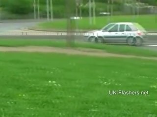Підліток студент оголена в публічний і недосвідчена миготливий