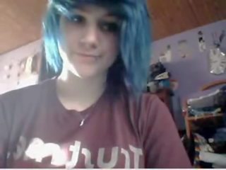 Emo šolarka igra na kamera - allcamgirls.net
