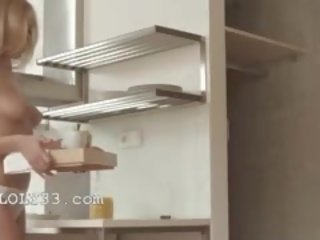 惊人 底部 成人 电影 在 该 早晨
