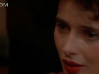 Jūtīgas filma zvaigzne isabella rossellini exposes līdz viņai sandales ar siksniņu pirkststarpā