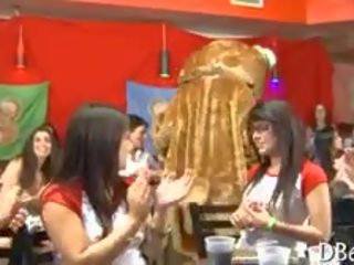 Slutty vajzat duke çfarë ata crave nga the duke kërcyer ari.