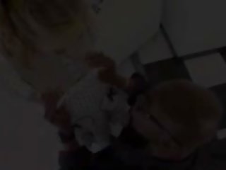 Blondinka perizada çuň dildoing her mele deşik