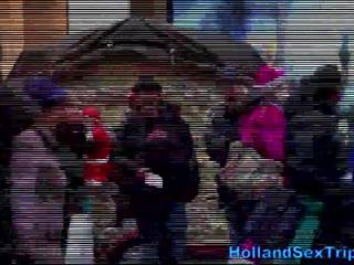 관광객 finds 검정 streetwalker 과 지불 그녀의