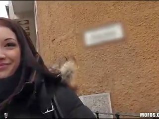 Очарователен евро пробити за а chunk на пари в брой