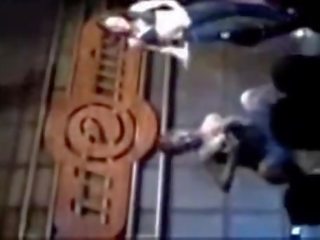 Коледж дівчинки пройшло дика на initiation вечірка