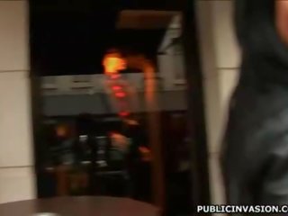 Tinedyer ginintuan ang buhok spreads para tao sa hindi kapani-paniwala tinedyer
