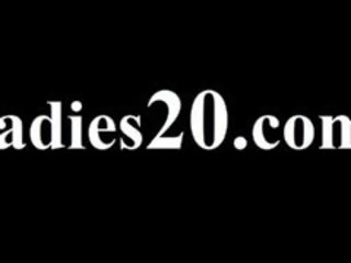 Lesbs avendo x nominale video in anteriore di specchio