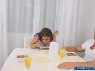 Michelles лице беше покрит в jizz натоварване