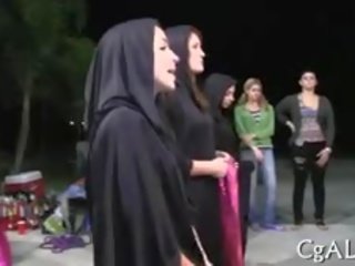 Laukinis twat lickings su provokuojantis kūdikiai metu treniruotė sesija