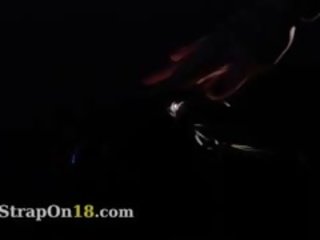 蒙住眼睛 stunner 得到 他媽的 由 背帶 上