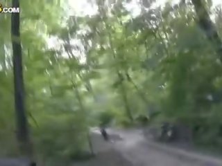 Gothická v bodysuit má venkovní veřejné dospělý film