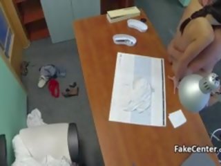 Randy dhe me fat mjekësore njeri fucks e pacipë adoleshent i durueshëm