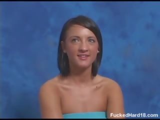 Exceptional brunette avec string suçage une piquer
