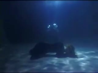 Pod vodo porno captive 1