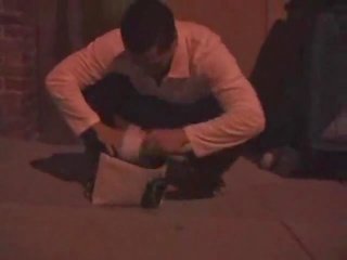 Elle ле suce et se доконаним prendre dans ля rue