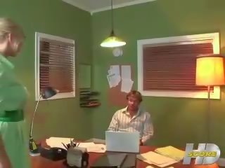 Bohyně škubání pryč kohout s vysoký podpatky