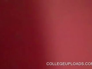 Kolese brunette burungpun pumped from her back