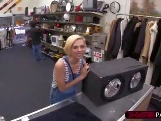 Geidulingas blondinė pupytė gauna jos putė hammered iki shawns didžiulis varpa