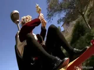 王 和 女王 有 一 medieval 组 同 四 groovy 妓女