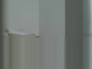 金發 娃娃 在 白 襯衫 自慰