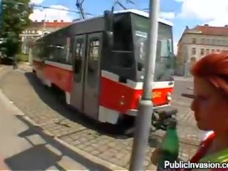 Une vigoureux piquer chevauchée exercice