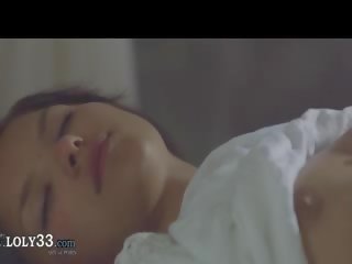 Tmavý vlasy svléknout ji sleepy chňapnout