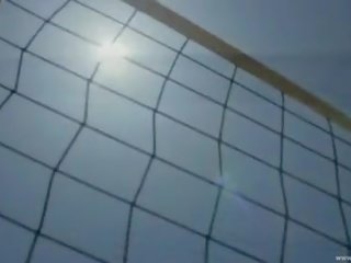 袒胸 volleyball