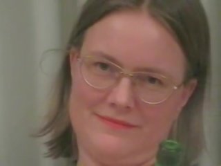 Anne fuckes a láhev